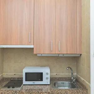 centrico-apartamento-en-calle-carreteria-malaga.hotelsinnerja.org/
